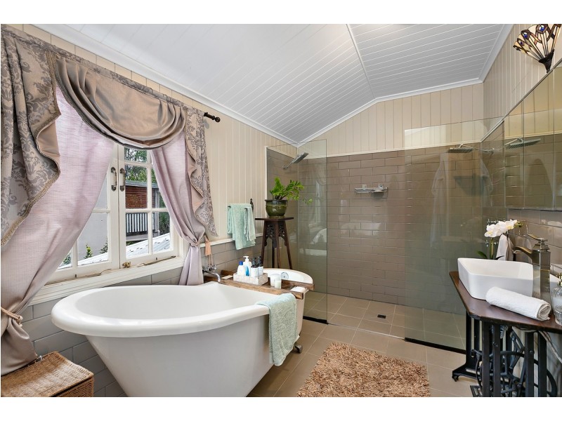 2 Keppell Street, Birkdale QLD 4159