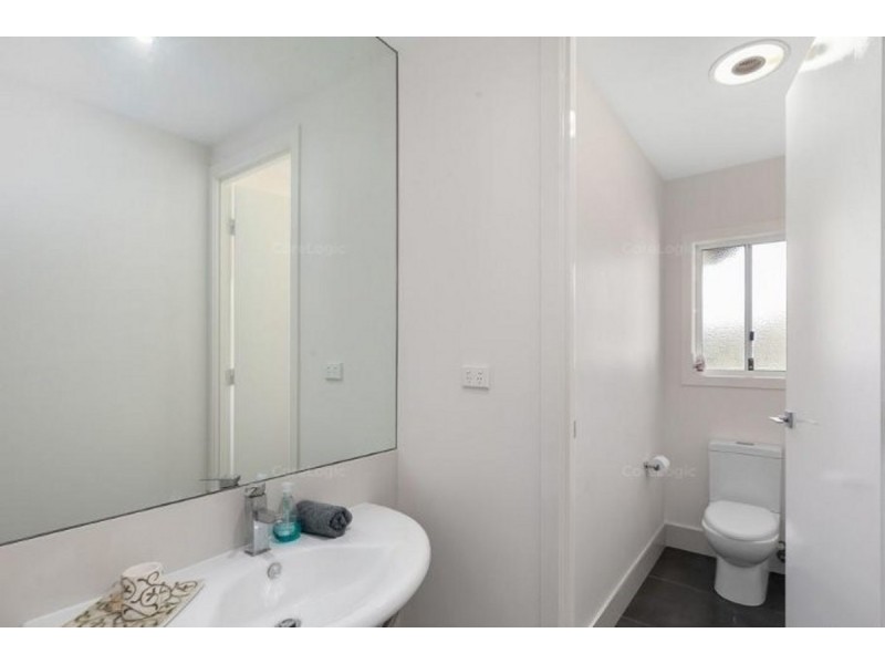 64 Heinemann Road, Redland Bay QLD 4165