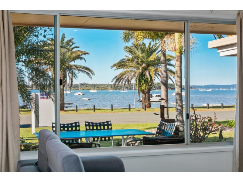4 Rosebud Esplanade, Victoria Point QLD 4165