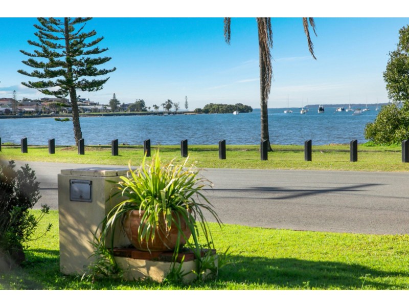 4 Rosebud Esplanade, Victoria Point QLD 4165