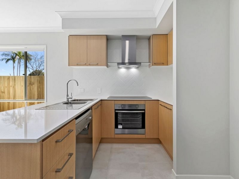 11 Rodney Street, Wynnum West QLD 4178