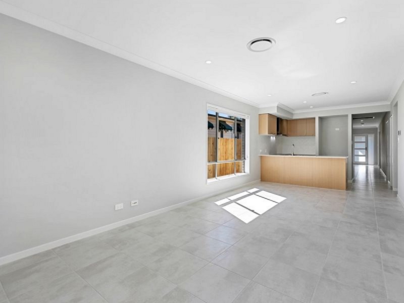 11 Rodney Street, Wynnum West QLD 4178