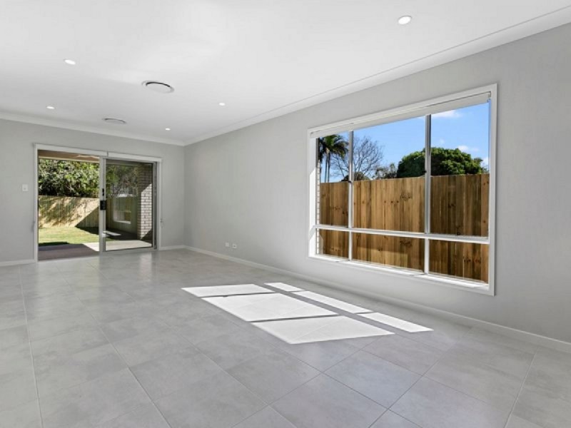 11 Rodney Street, Wynnum West QLD 4178