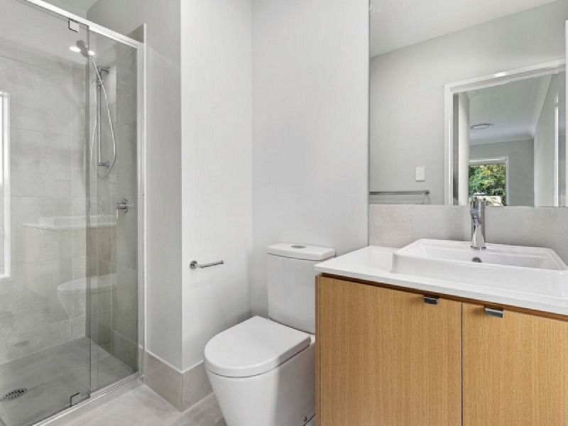 11 Rodney Street, Wynnum West QLD 4178