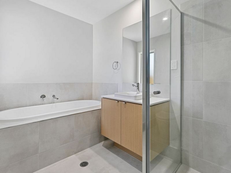 11 Rodney Street, Wynnum West QLD 4178