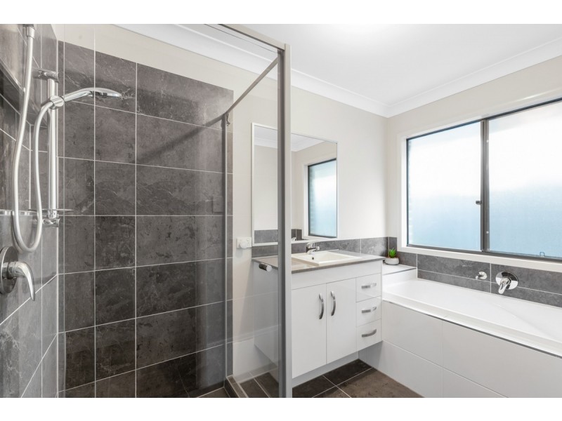 1 Jean Street, Thorneside QLD 4158