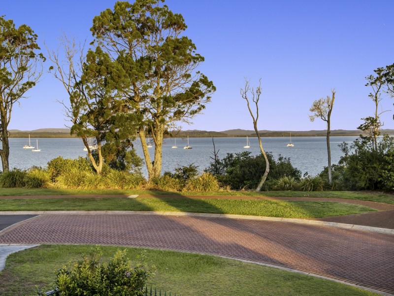 21 The Boulevard, Redland Bay QLD 4165