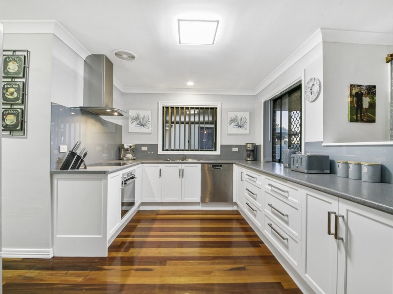21 The Boulevard, Redland Bay QLD 4165