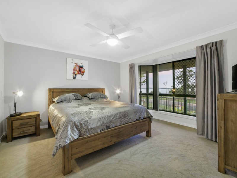 21 The Boulevard, Redland Bay QLD 4165