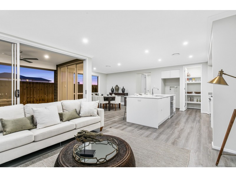 8 Shoreside Close, Birkdale QLD 4159