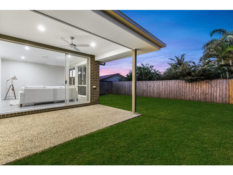 8 Shoreside Close, Birkdale QLD 4159