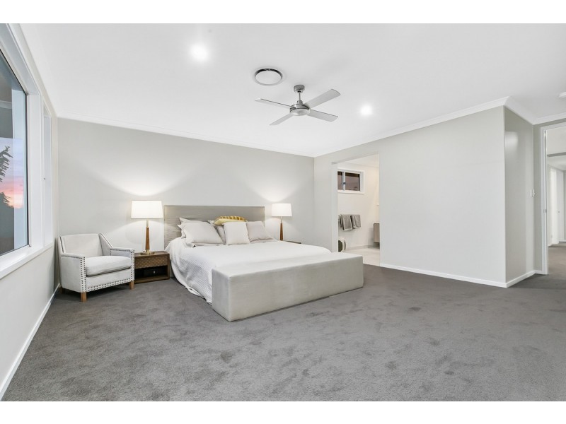 8 Shoreside Close, Birkdale QLD 4159