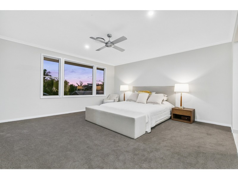 8 Shoreside Close, Birkdale QLD 4159