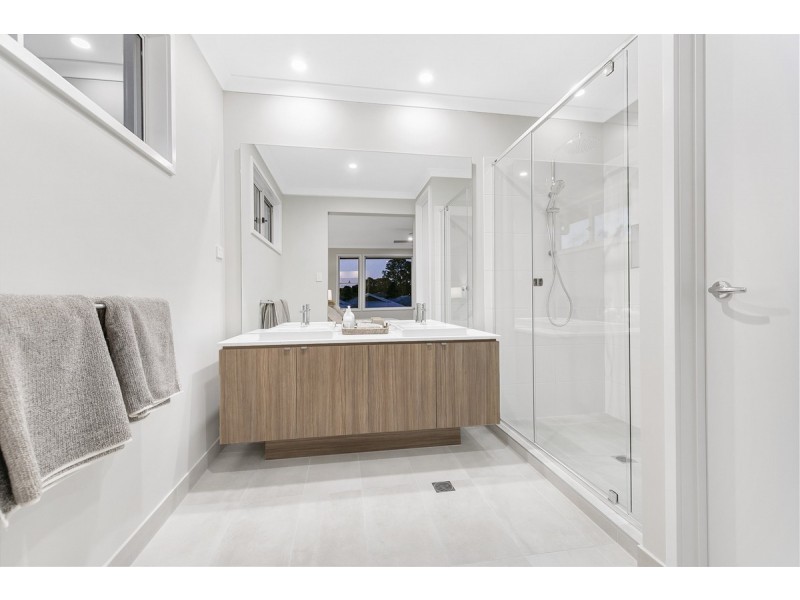 8 Shoreside Close, Birkdale QLD 4159