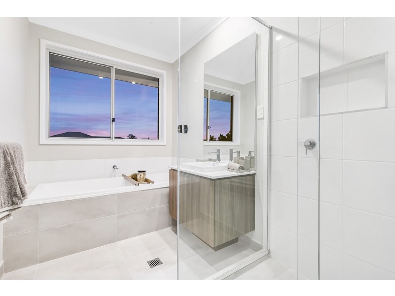 8 Shoreside Close, Birkdale QLD 4159