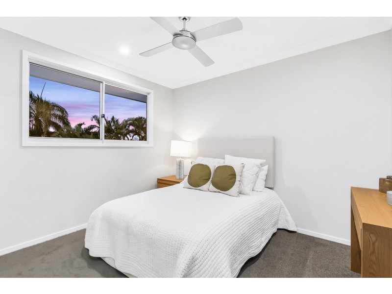 8 Shoreside Close, Birkdale QLD 4159