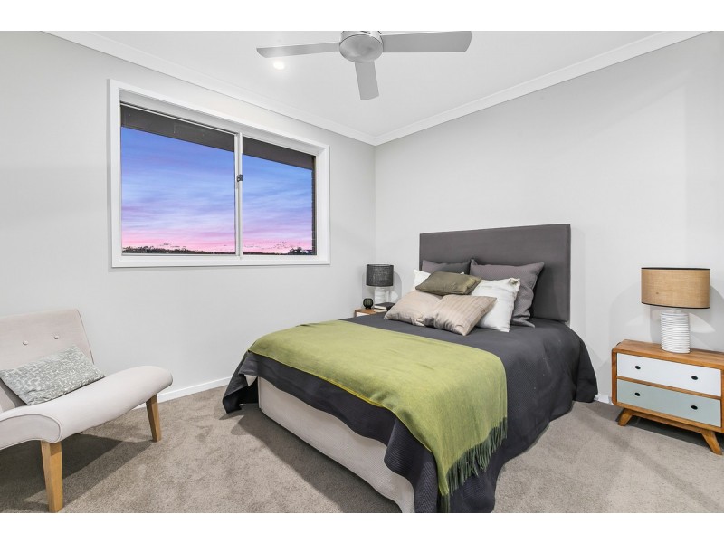 8 Shoreside Close, Birkdale QLD 4159