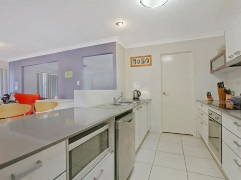 5 Shaw Place, Redland Bay QLD 4165