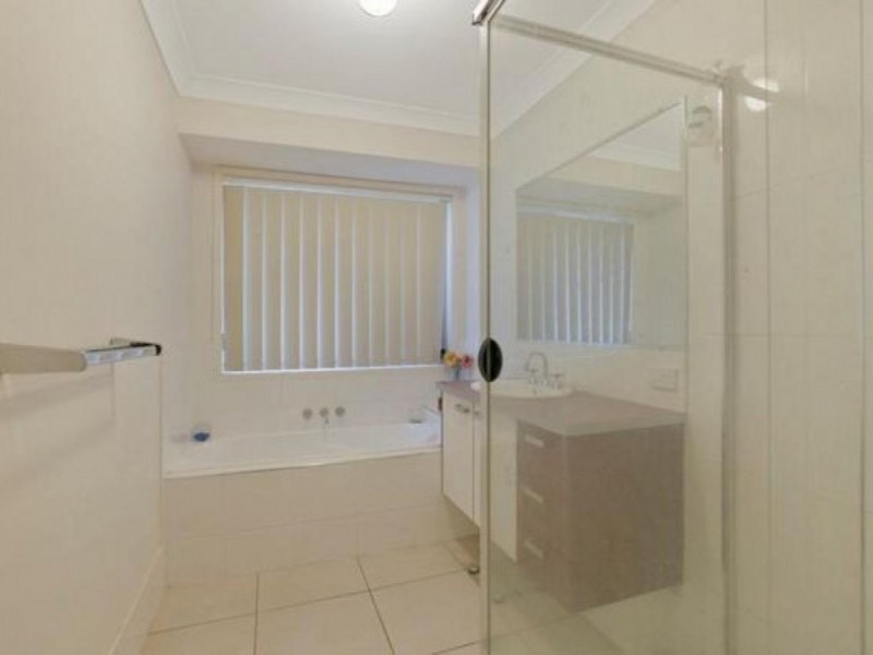 5 Shaw Place, Redland Bay QLD 4165