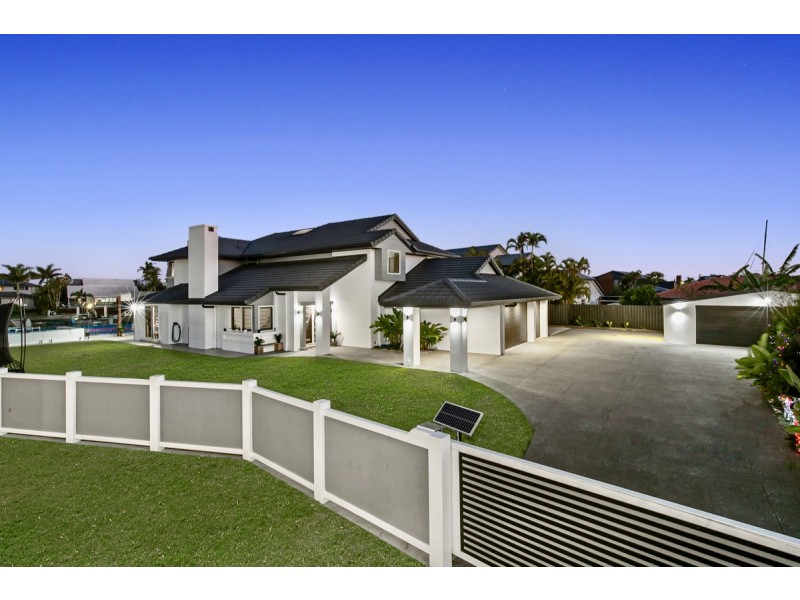 8 Binnacle Close, Raby Bay QLD 4163