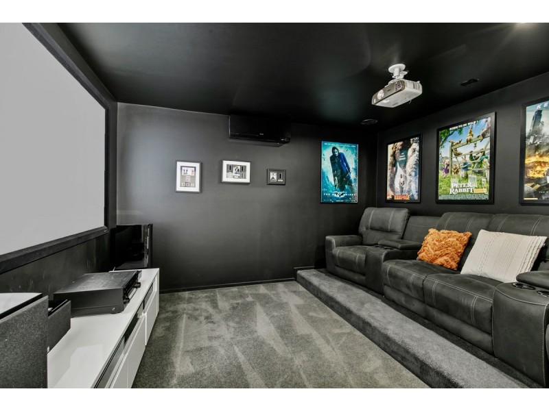 8 Binnacle Close, Raby Bay QLD 4163