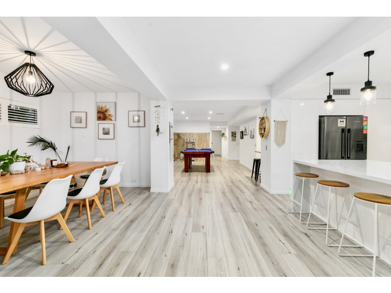 8 Binnacle Close, Raby Bay QLD 4163