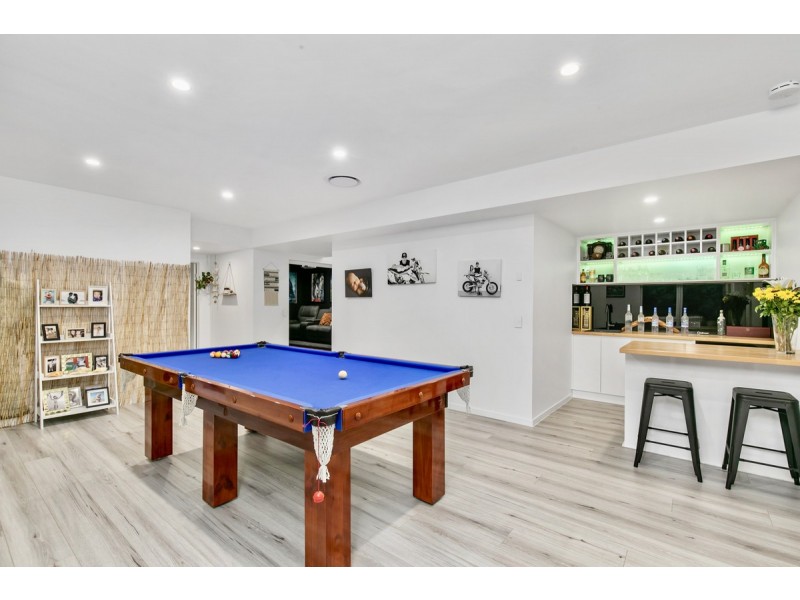 8 Binnacle Close, Raby Bay QLD 4163