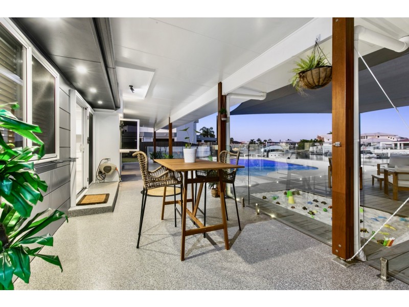 8 Binnacle Close, Raby Bay QLD 4163