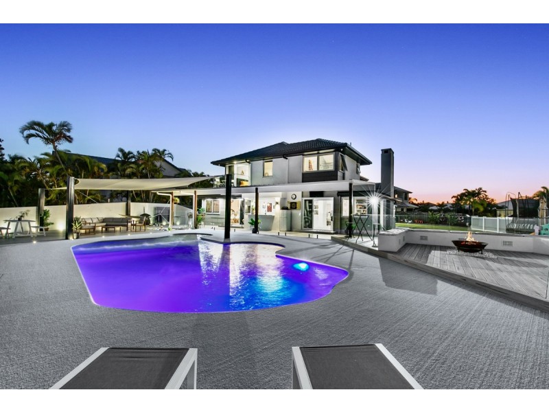 8 Binnacle Close, Raby Bay QLD 4163