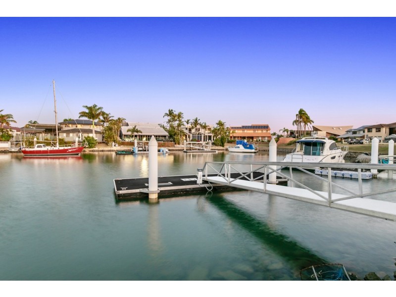 8 Binnacle Close, Raby Bay QLD 4163