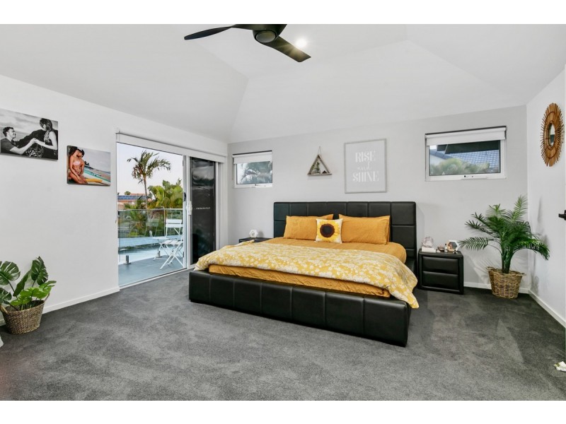 8 Binnacle Close, Raby Bay QLD 4163