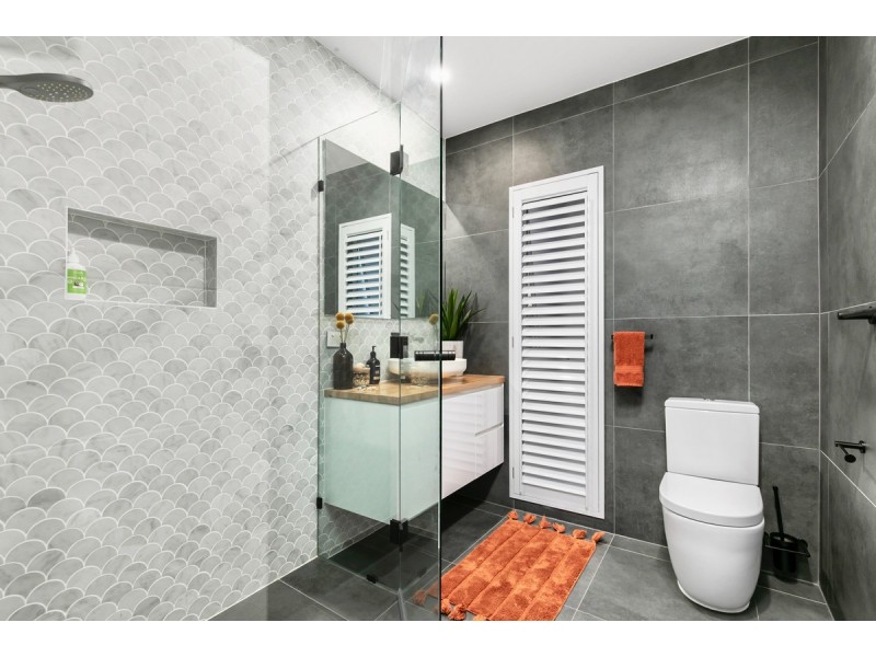 8 Binnacle Close, Raby Bay QLD 4163