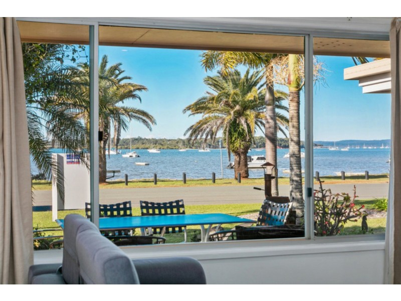 4 Rosebud Esplanade, Victoria Point QLD 4165