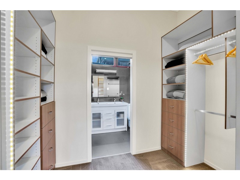 64 Thomas Street, Kangaroo Point QLD 4169