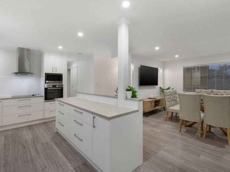 2 Lindon Street, Birkdale QLD 4159