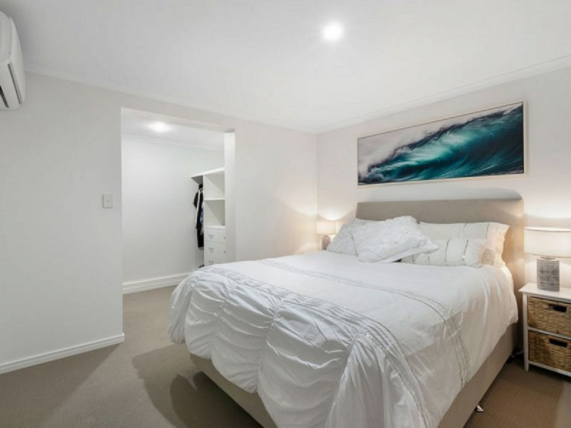2 Lindon Street, Birkdale QLD 4159