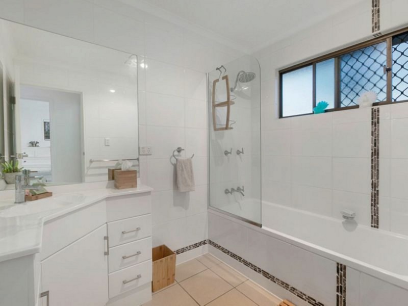 2 Lindon Street, Birkdale QLD 4159