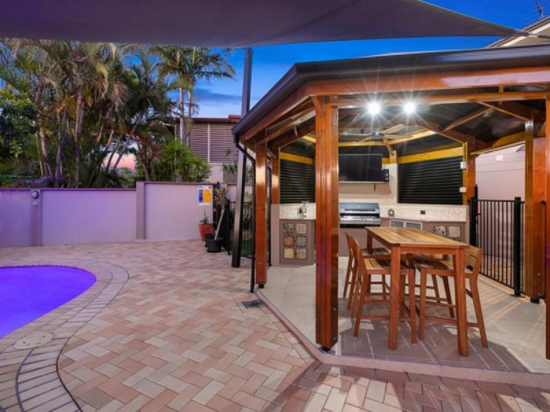 2 Lindon Street, Birkdale QLD 4159