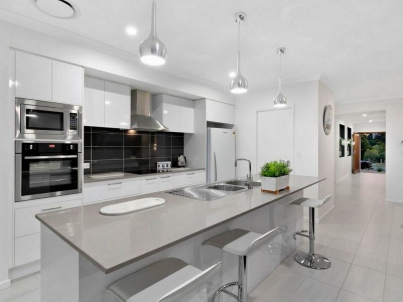 20 Capella Drive, Redland Bay QLD 4165