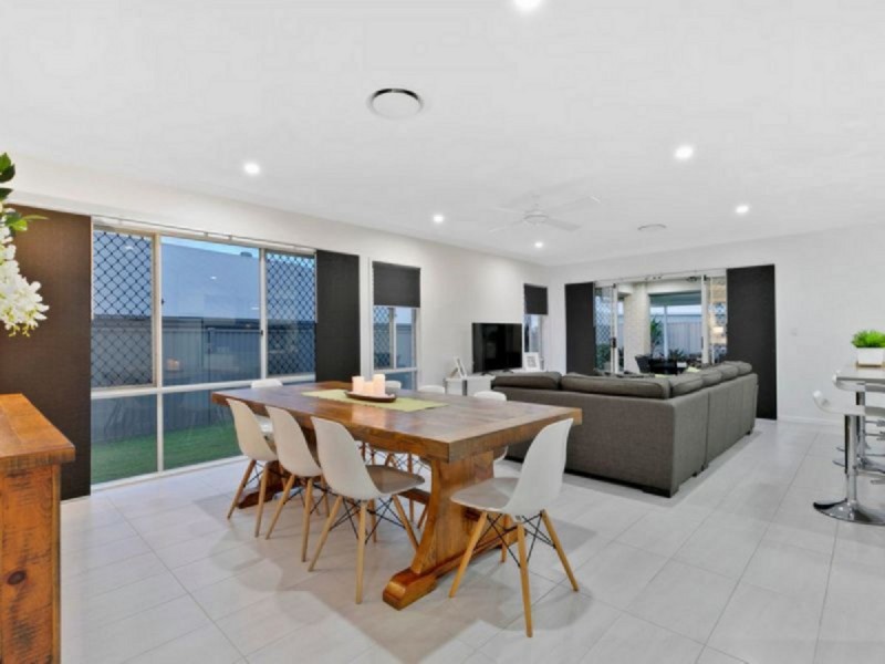 20 Capella Drive, Redland Bay QLD 4165