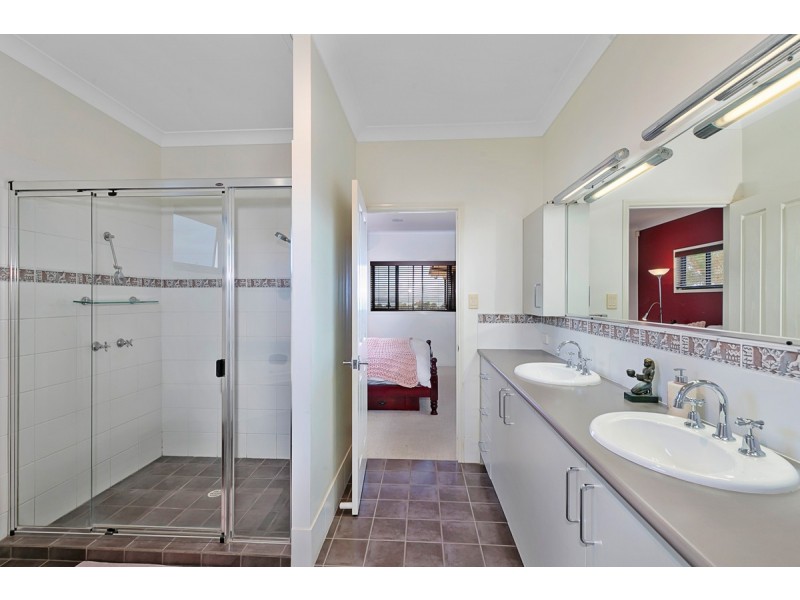 13 Irwin Place, Redland Bay QLD 4165