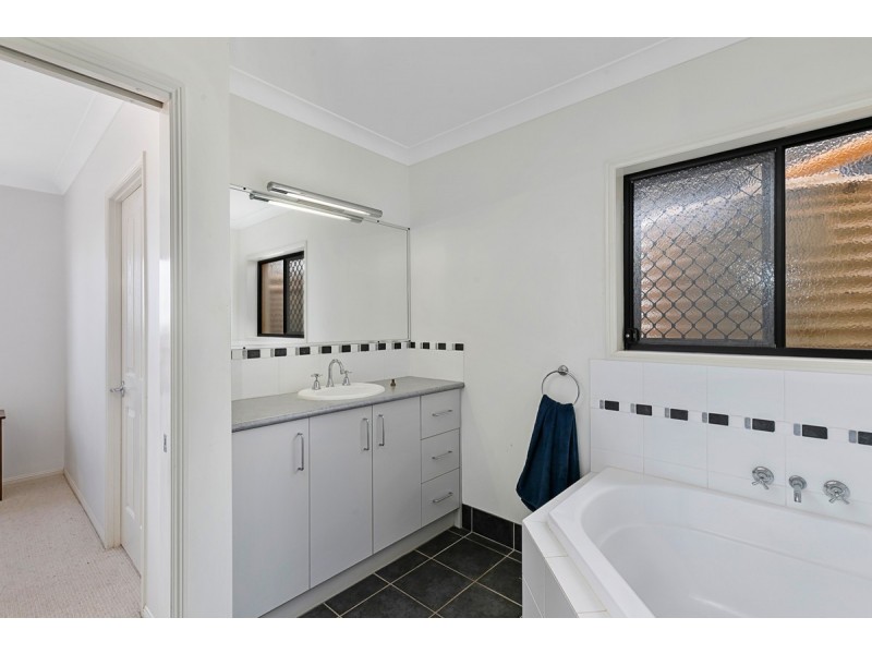 13 Irwin Place, Redland Bay QLD 4165