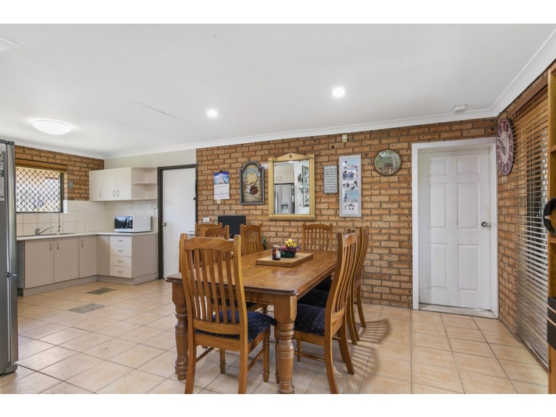 11 Downing Street, Birkdale QLD 4159