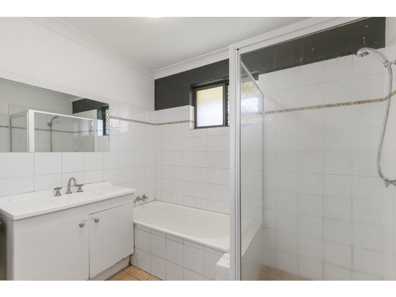 11 Downing Street, Birkdale QLD 4159