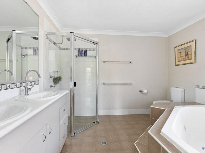 8 Truscot Place, Thornlands QLD 4164