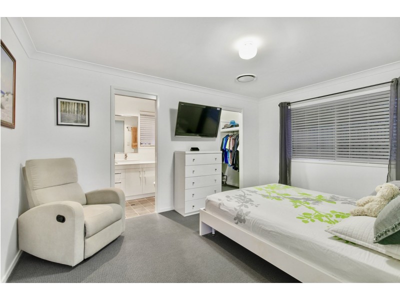 18 Pandanus Street, Birkdale QLD 4159