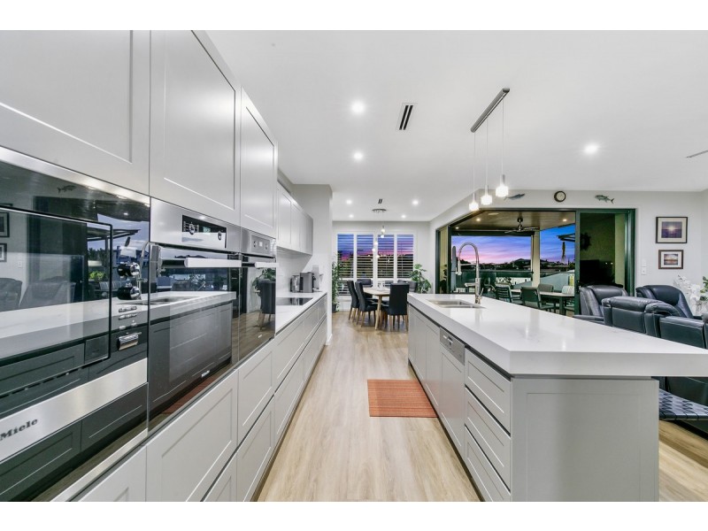 10 Caravel Court, Raby Bay QLD 4163