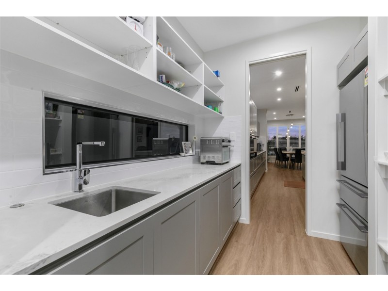 10 Caravel Court, Raby Bay QLD 4163