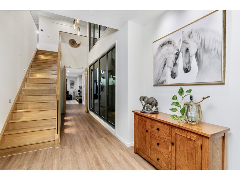 10 Caravel Court, Raby Bay QLD 4163