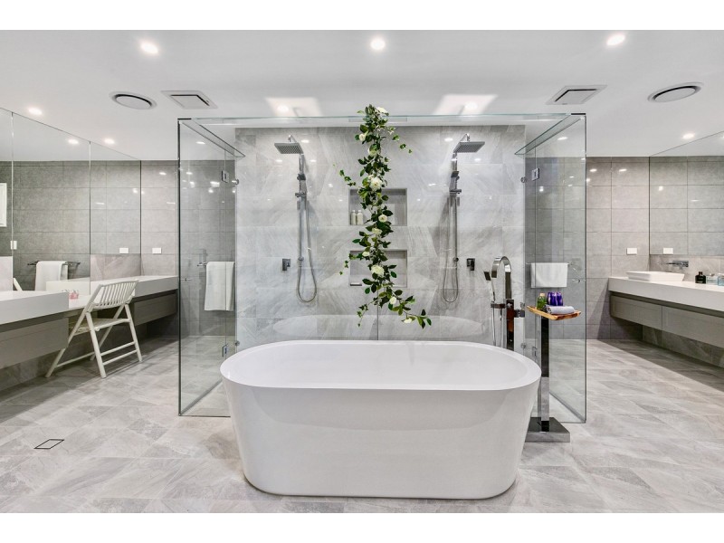 10 Caravel Court, Raby Bay QLD 4163